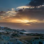Psaravolada Milos Hotel 3*