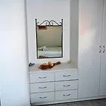 Hotel Psaravolada Milos 3*