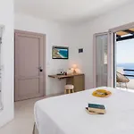 Psaravolada Milos Hotel 3*
