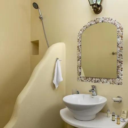 Psaravolada Milos Hotel