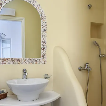 Hotel Psaravolada Milos 3*