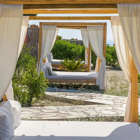 Psaravolada Milos Agia Kiriaki Beach (Milos)