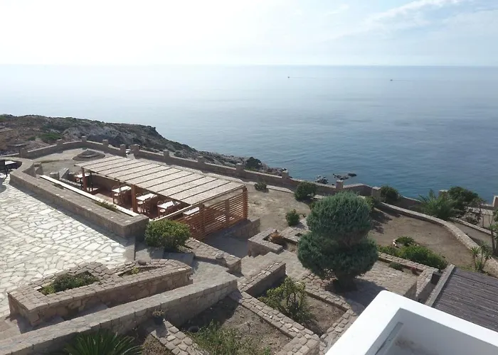 Psaravolada Milos 3* Agia Kiriaki Beach (Milos)