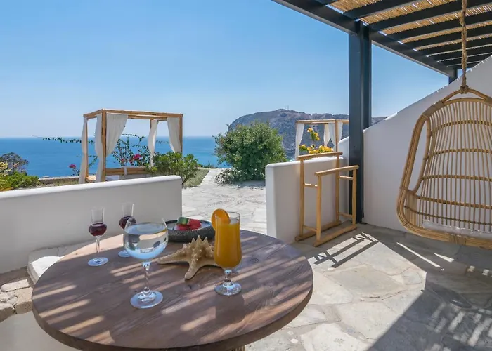 Psaravolada Milos Hotel 3*