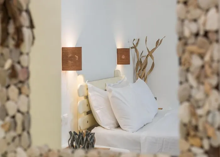 Psaravolada Milos Agia Kiriaki Beach (Milos)