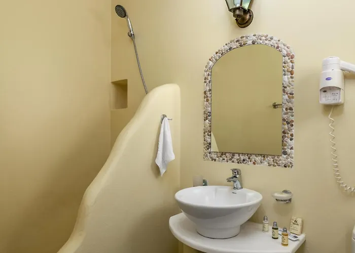 Psaravolada Milos Hotel