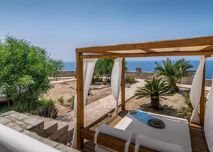 Psaravolada Milos 3* Agia Kiriaki Beach (Milos)