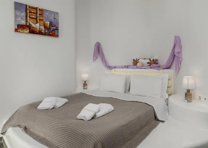 Psaravolada Milos Agia Kiriaki Beach (Milos)