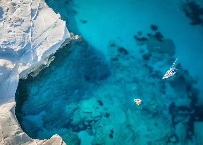 Psaravolada Milos Agia Kiriaki Beach (Milos)