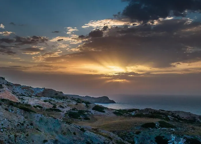 Psaravolada Milos Hotel 3*