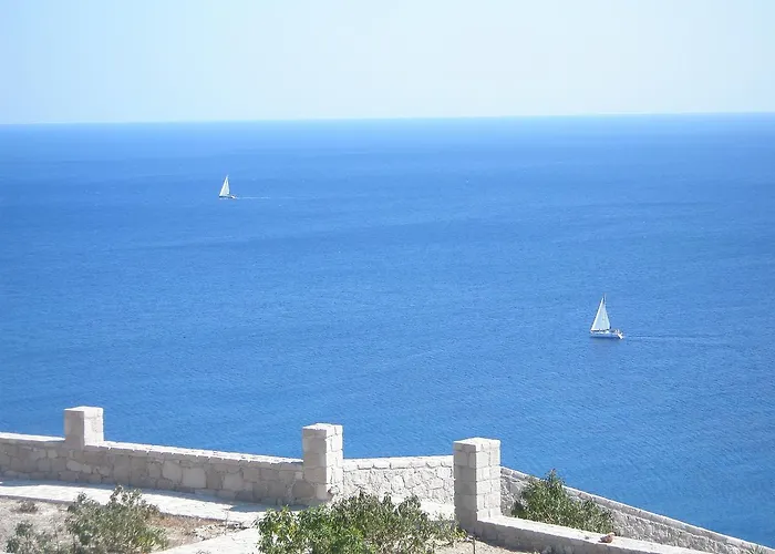 Psaravolada Milos Agia Kiriaki Beach (Milos)