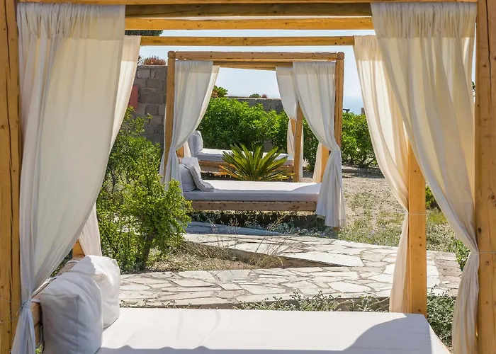 Psaravolada Milos Agia Kiriaki Beach (Milos)